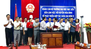 https://tktkdclgd.blu.edu.vn/wp-content/uploads/sites/22/2019/12/HUYEN-HOA-BINH-300x163.png