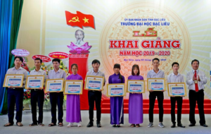 https://tktkdclgd.blu.edu.vn/wp-content/uploads/sites/22/2019/12/SINH-VIEN-300x190.png